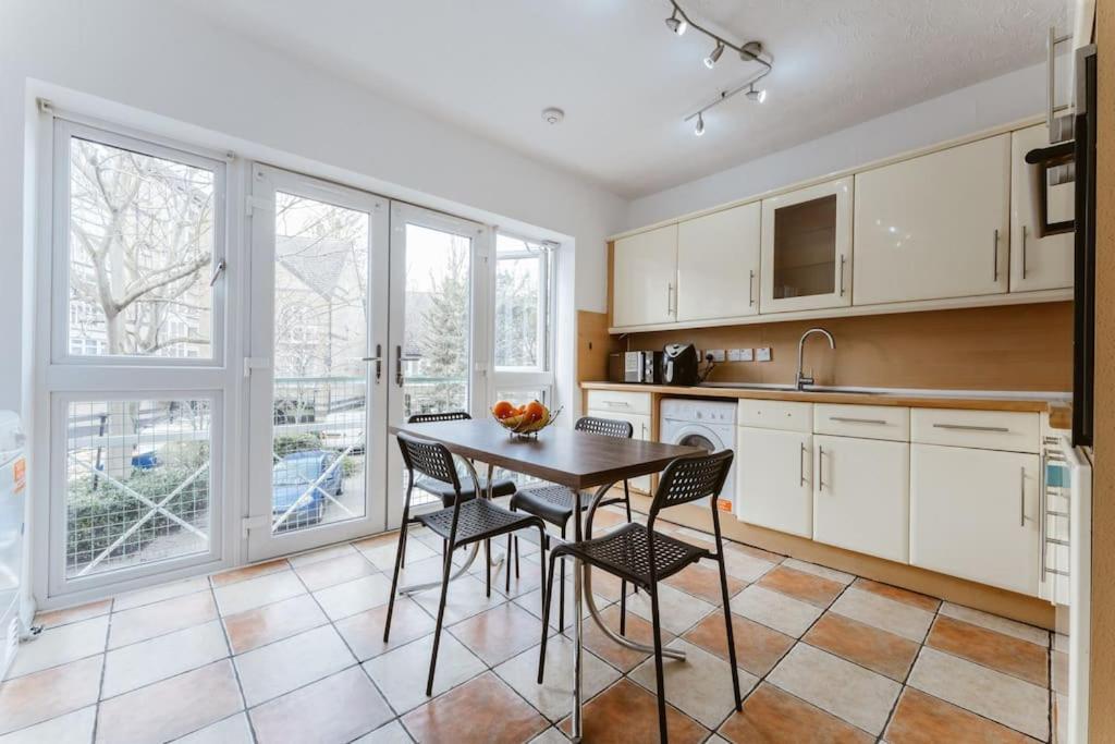 Comfortable Double Room For Your London Getaway Екстериор снимка